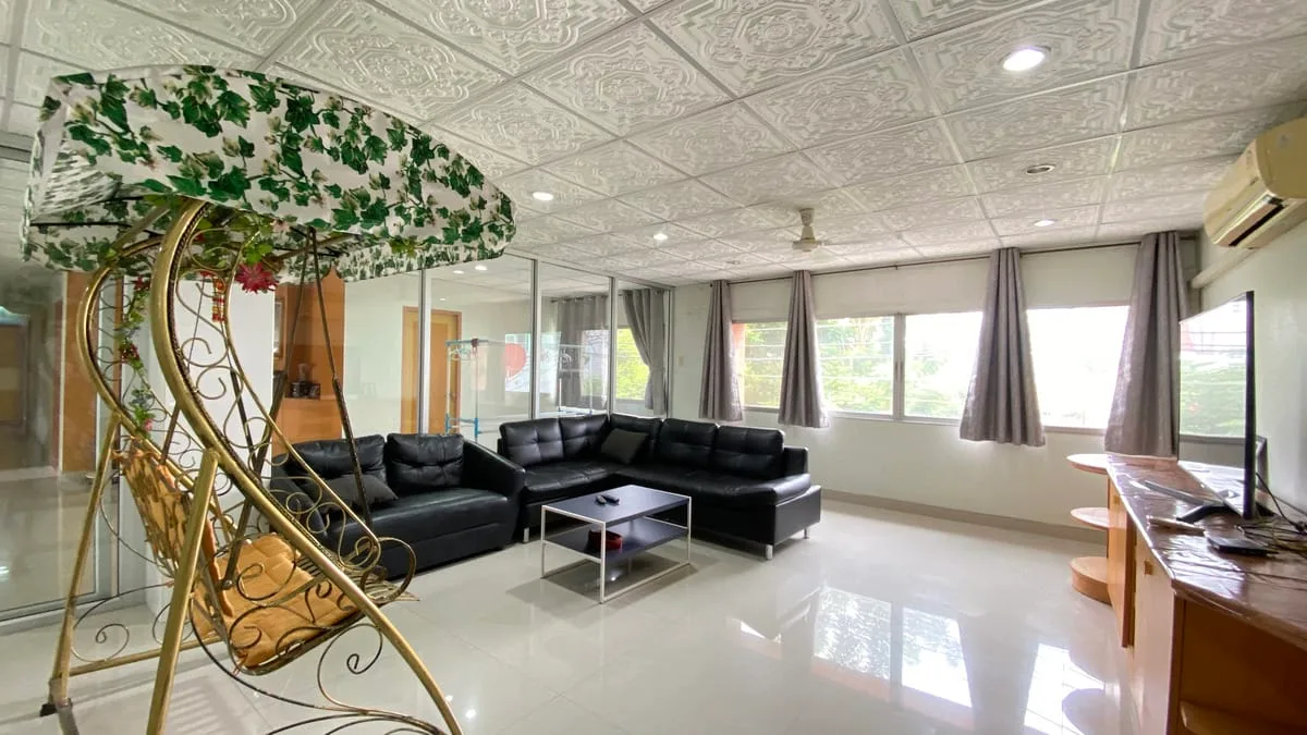 T.P.J. Condo Sukhumvit 49 8