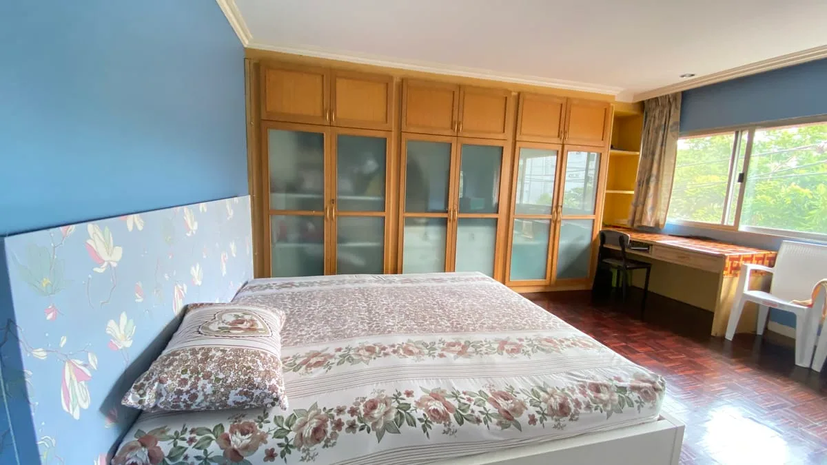 T.P.J. Condo Sukhumvit 49 10