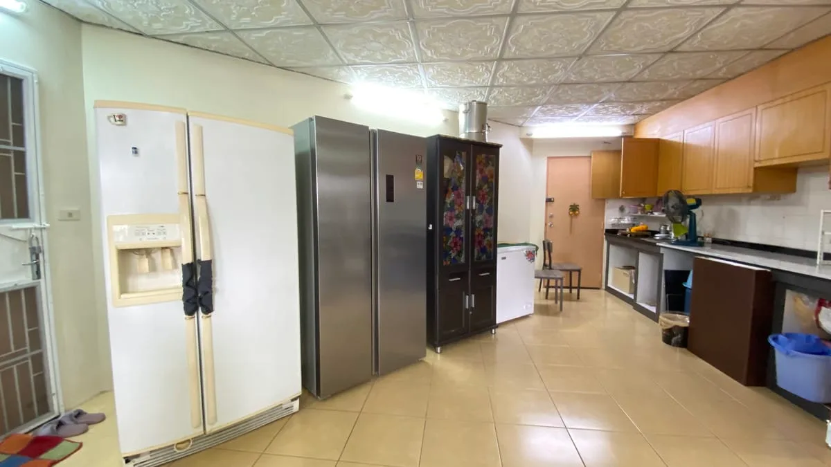 T.P.J. Condo Sukhumvit 49 5