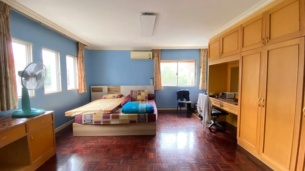 T.P.J. Condo Sukhumvit 49 2