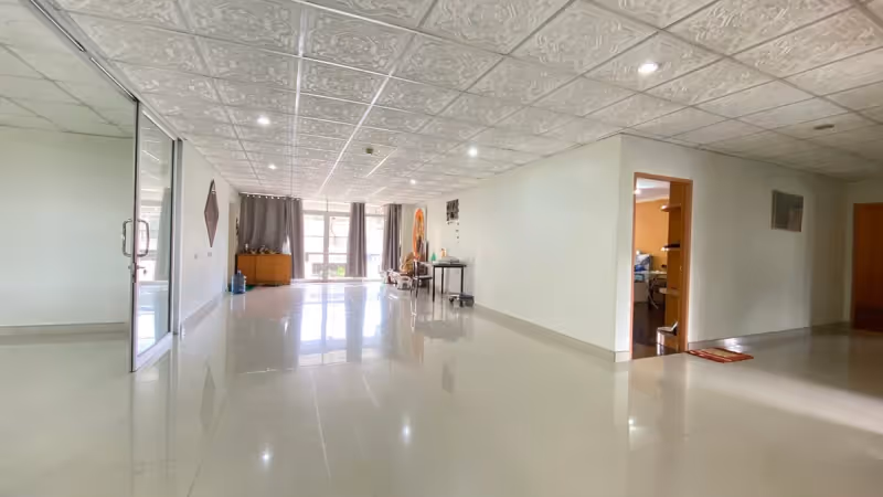 T.P.J. Condo Sukhumvit 49 4