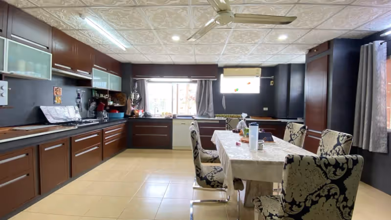 T.P.J. Condo Sukhumvit 49 6