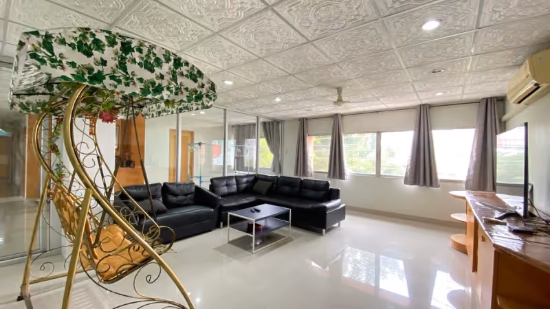 T.P.J. Condo Sukhumvit 49 8