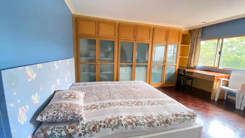 T.P.J. Condo Sukhumvit 49 10