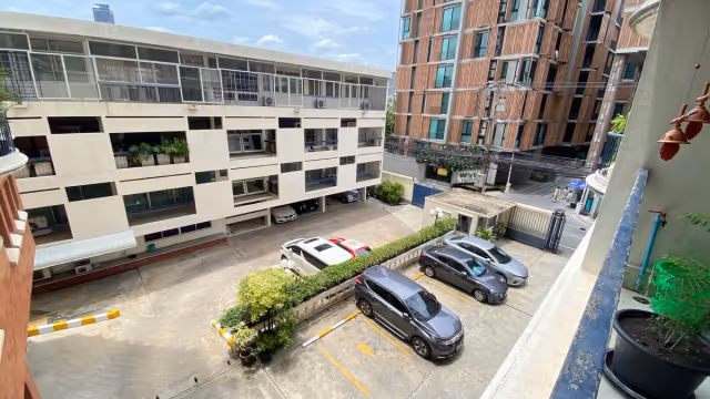 T.P.J. Condo Sukhumvit 49