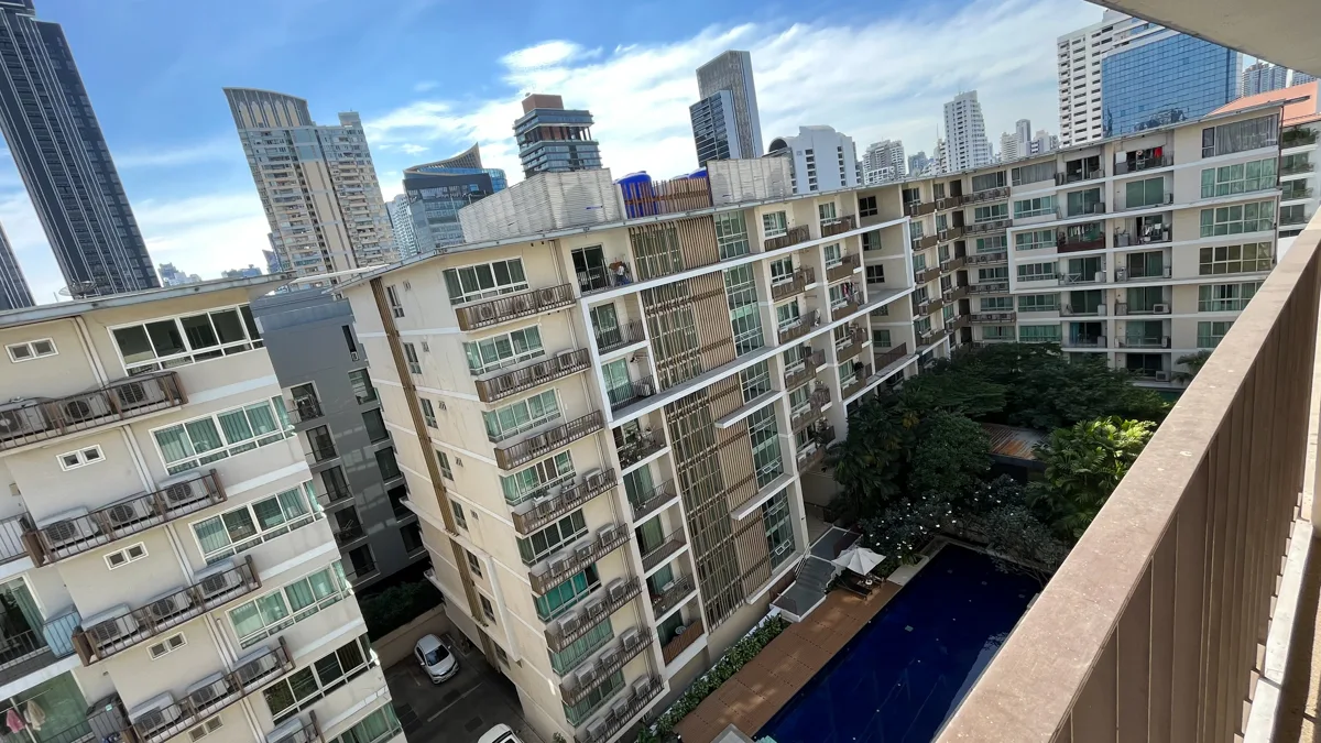 The Clover Thonglor Sukhumvit 55 2