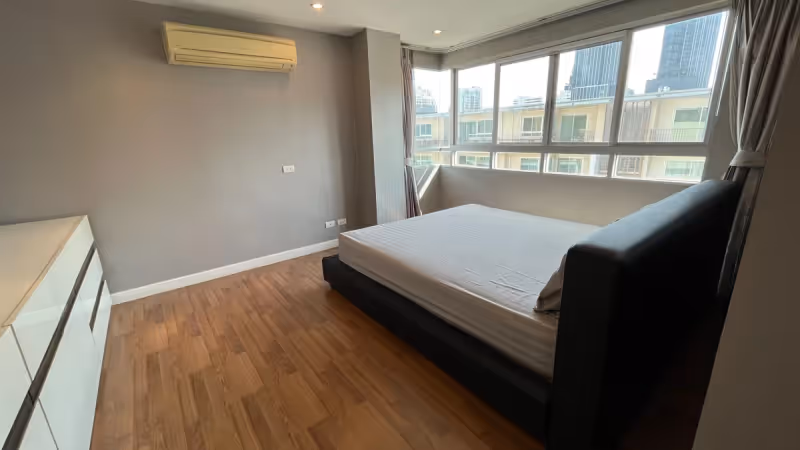 The Clover Thonglor Sukhumvit 55 9