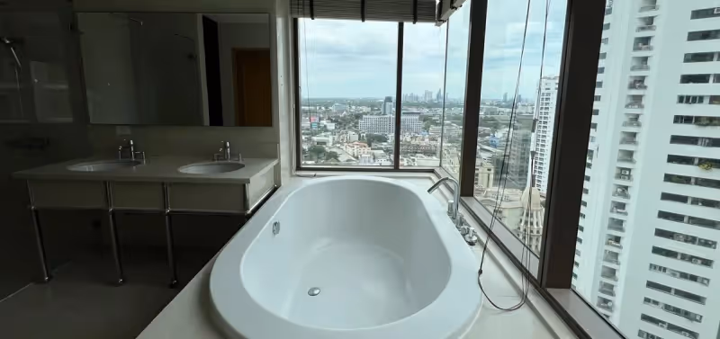 The Emporio Place Sukhumvit 24 7