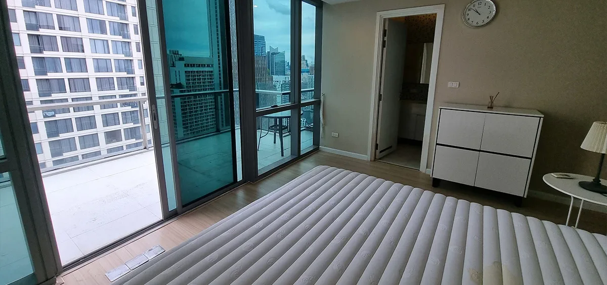 The Room Sukhumvit 21 12