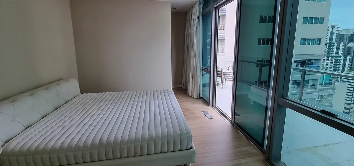 The Room Sukhumvit 21 11