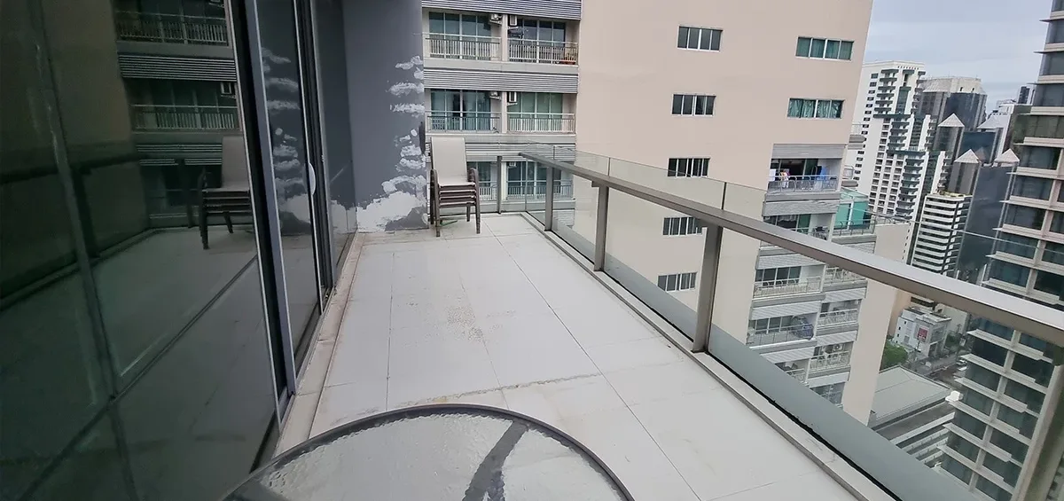 The Room Sukhumvit 21 2