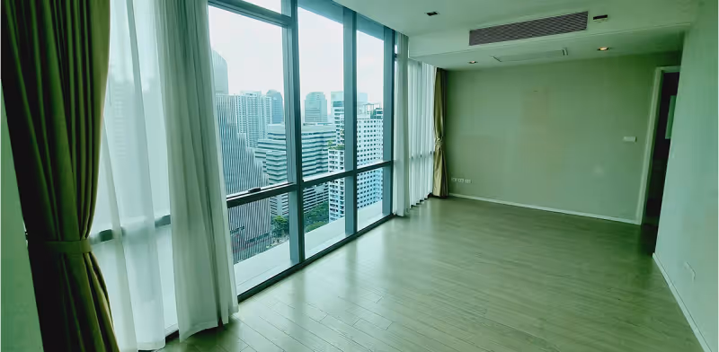 The Room Sukhumvit 21 5