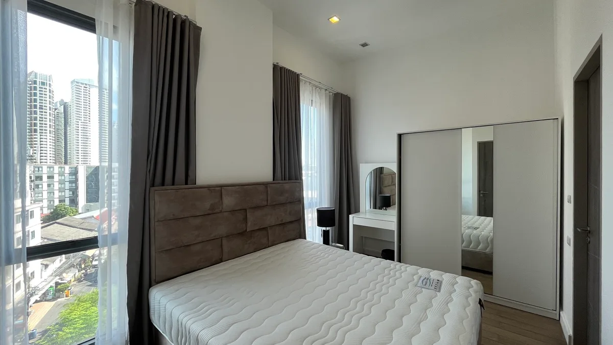 Trapezo Sukhumvit 16 9