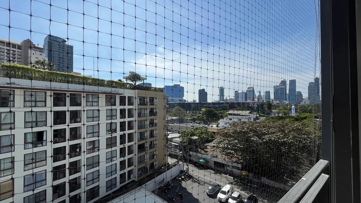Trapezo Sukhumvit 16 4