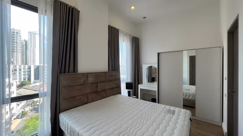 Trapezo Sukhumvit 16 9