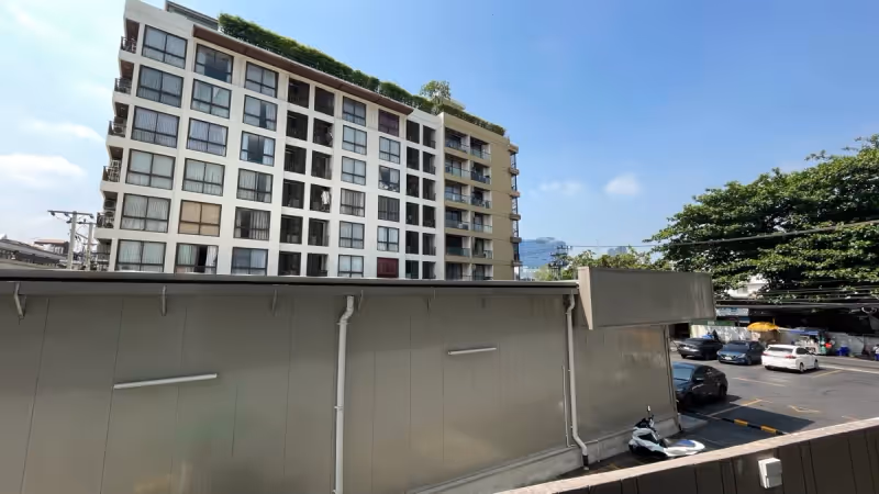 Trapezo Sukhumvit 16 2