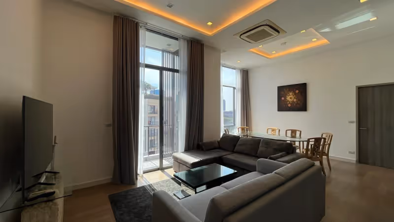 Trapezo Sukhumvit 16 6