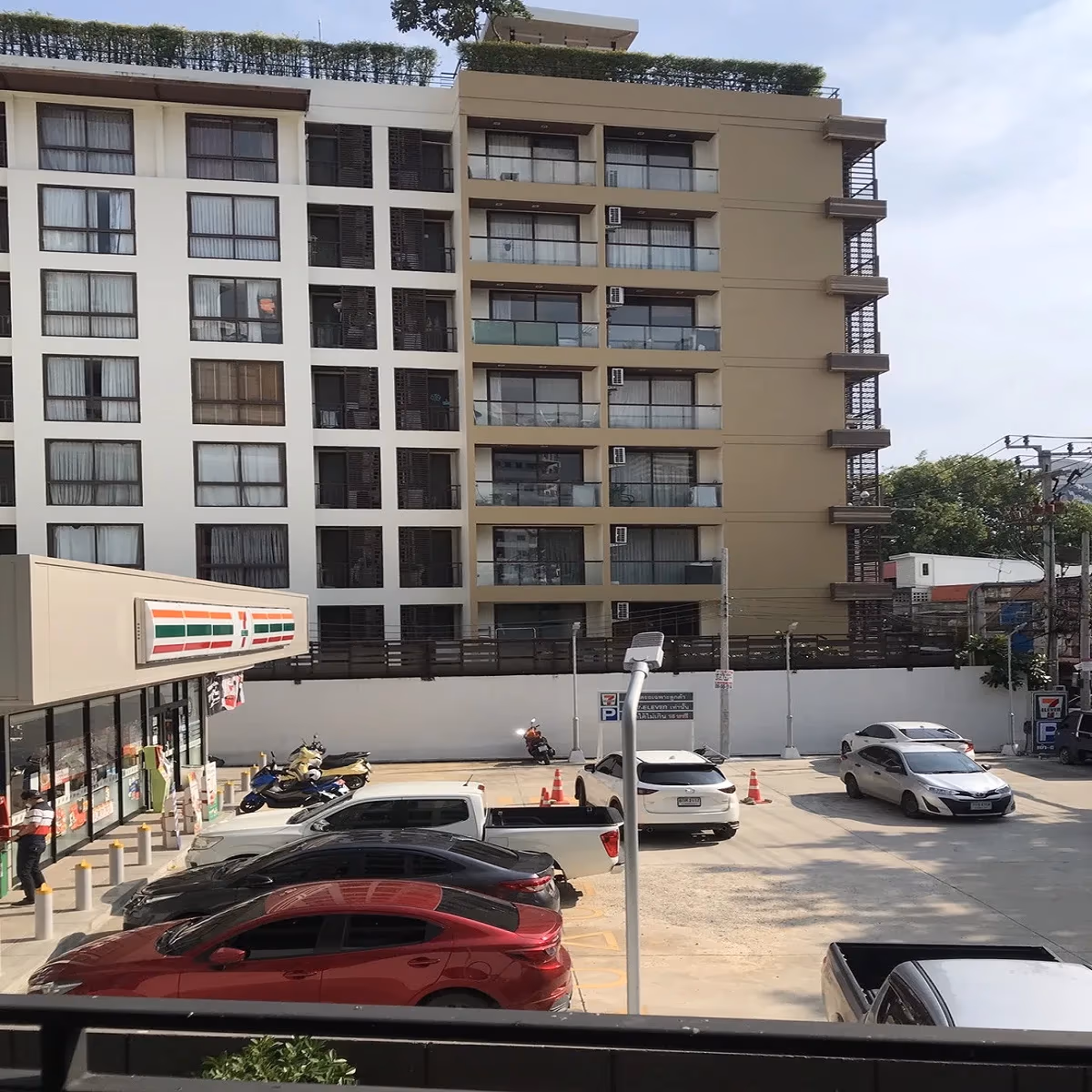 Trapezo Sukhumvit 16 3