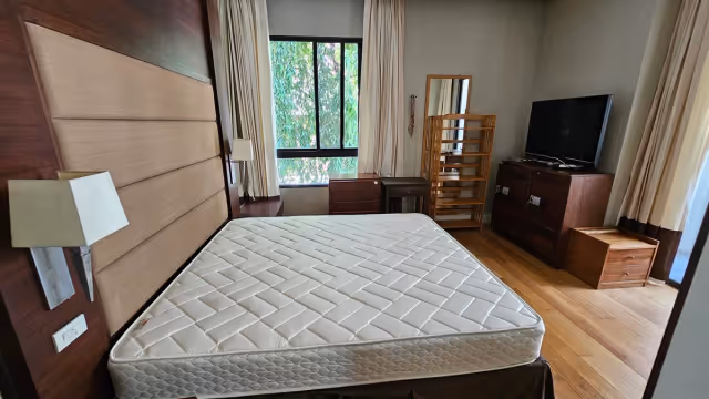 Vincente Sukhumvit 49