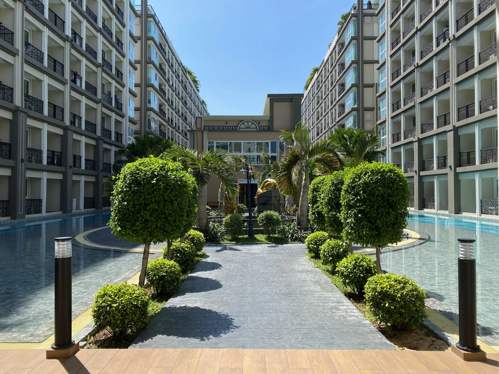 Dusit Grand Park 2 3