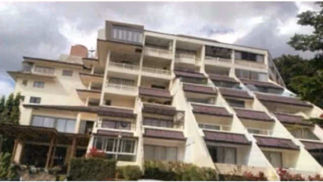 Квартира 48 м² на торгах, Кату (№ 84‑1)