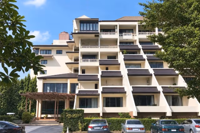 Квартира 60 м² на торгах, Кату (№ 81‑1)